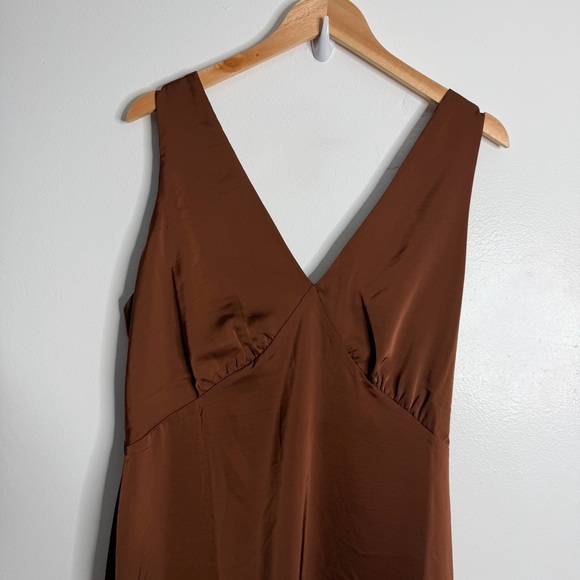 NWT Old Navy Cocoa Satin Summer Wedding Sleeveless Midi Slip Dress 12 Minimalist - Picture 8 of 9